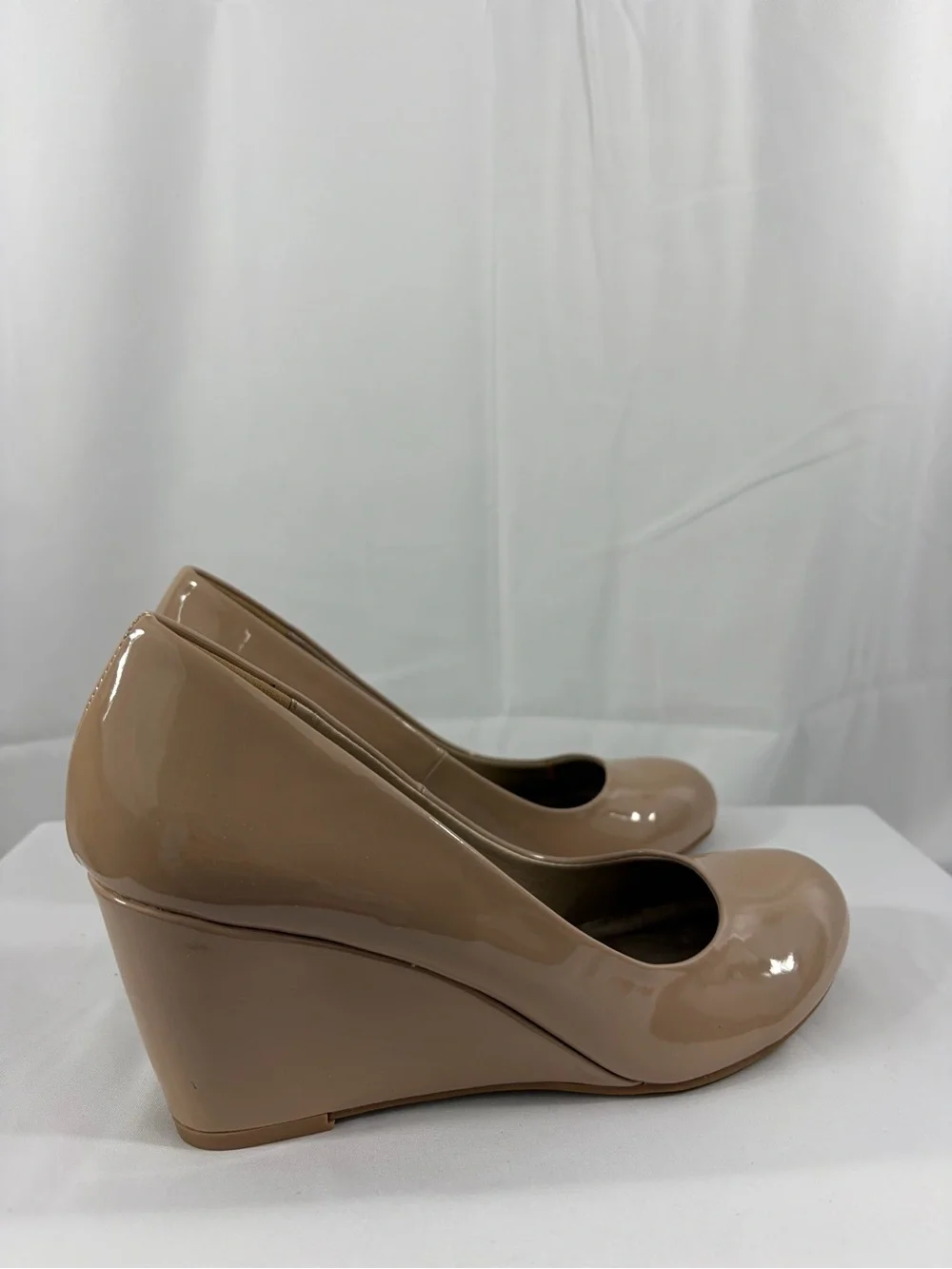 NWT CL by Laundry Women’s Size 7.5 Nude  Wedge Pumps
